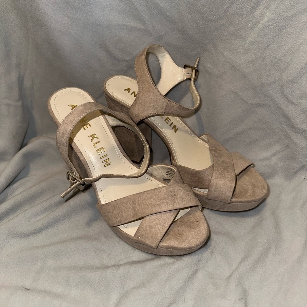 Anne Klein Tan Sandals with Crisscross Straps